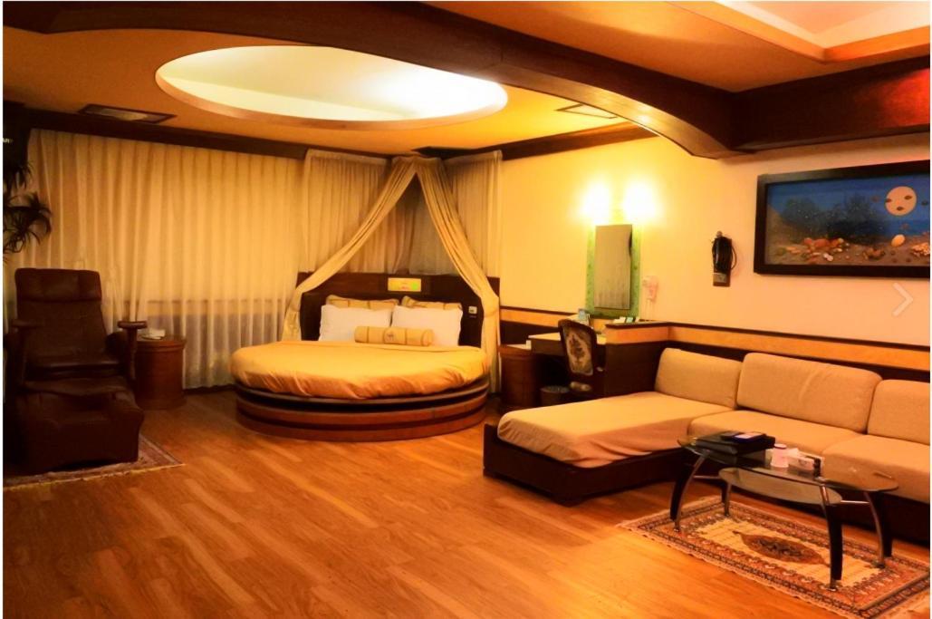 גואישן Swan Lake Motel מראה חיצוני תמונה